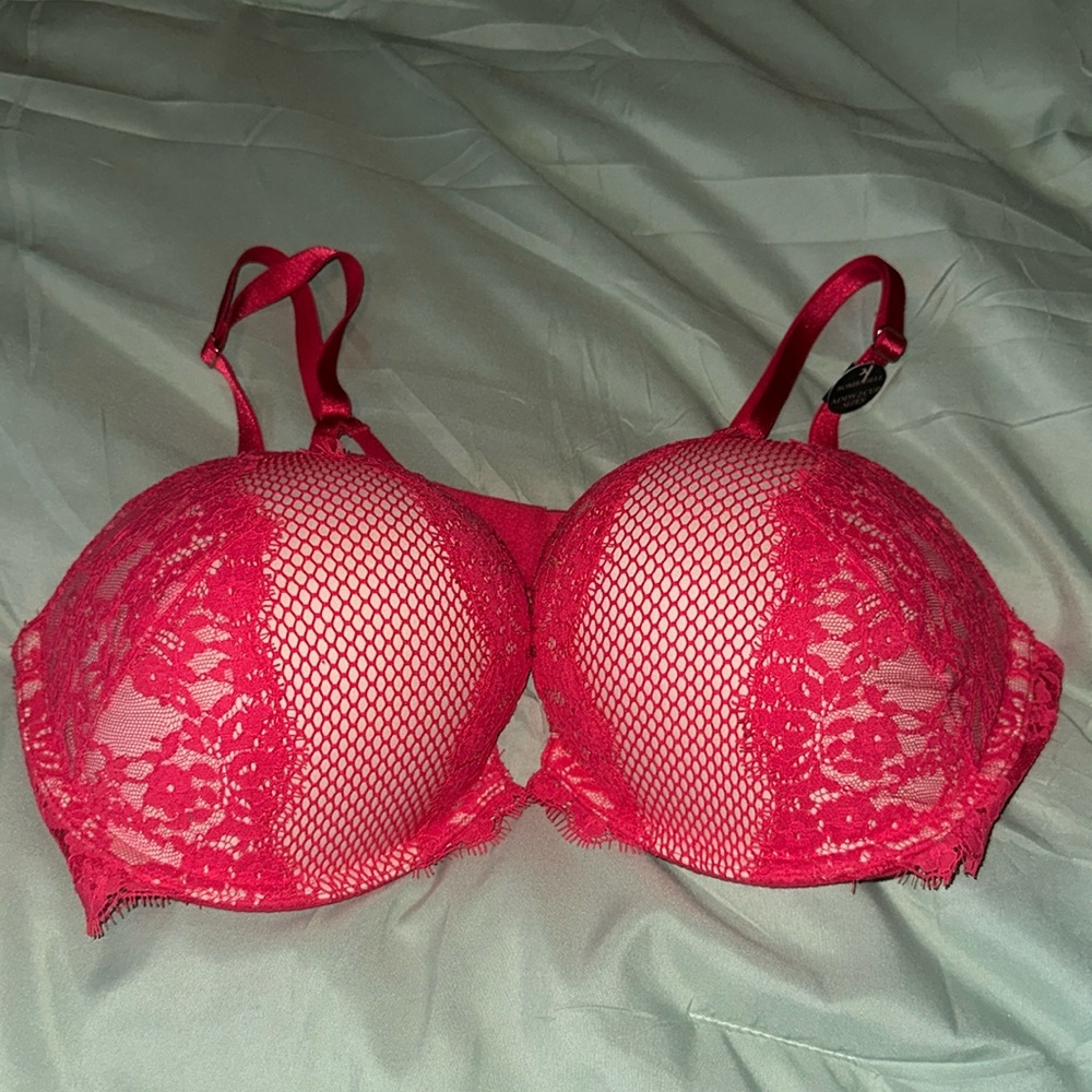 New with tags Victoria’s Secret red bra size 38c